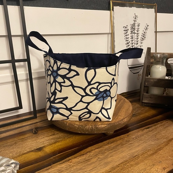 Canvas lined basket, catch-all, Easter, organize, unique, sunflowers. 2 designs - Picture 4 of 7